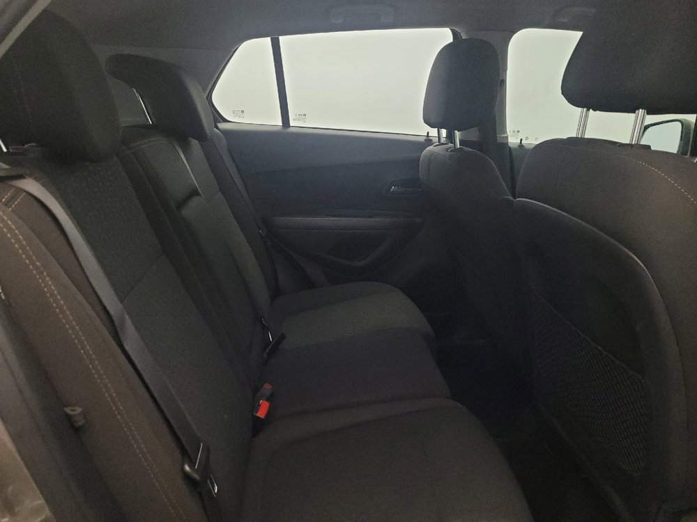 Used 2021 Chevrolet Trax LS AWD/4WD image 19