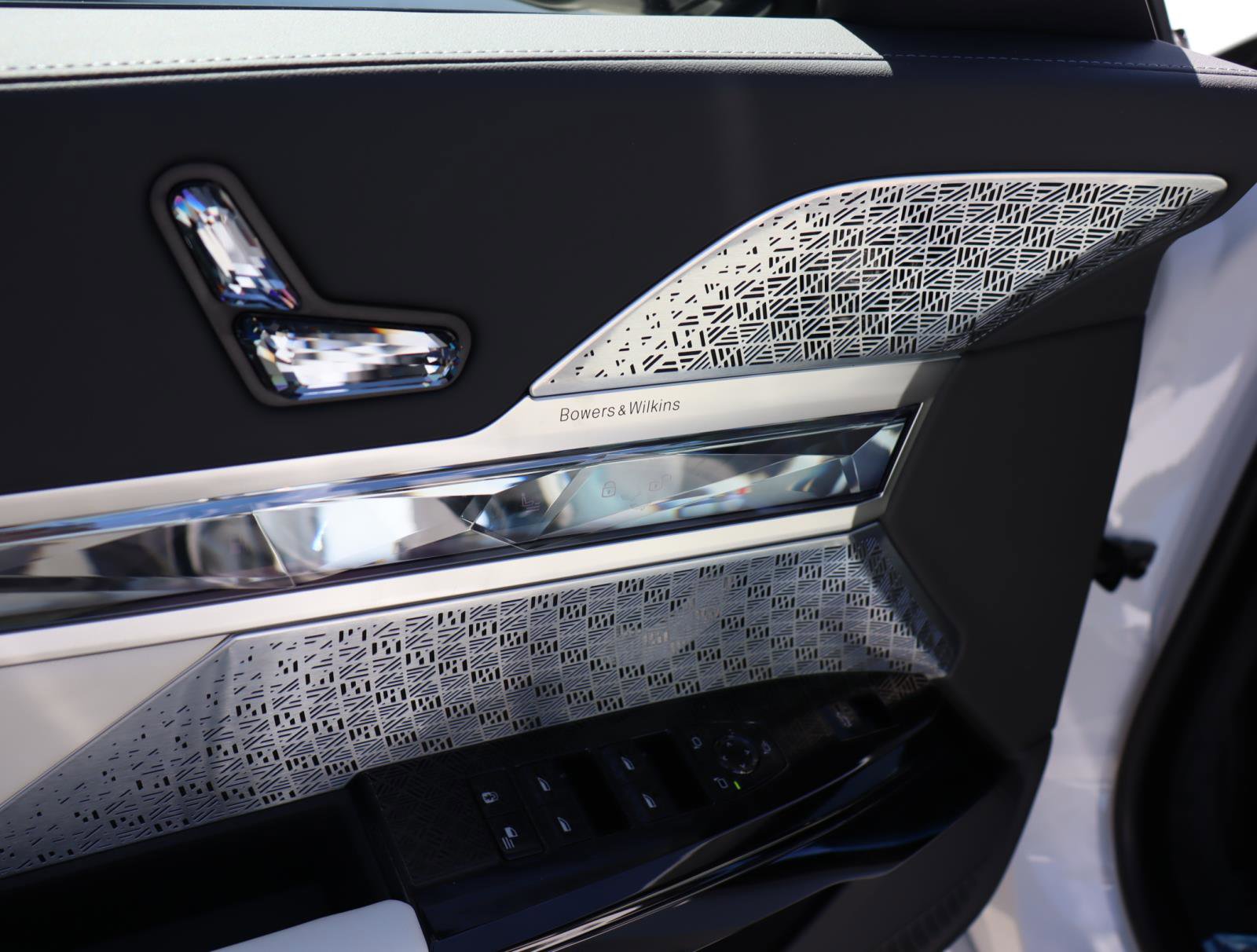 New 2026 BMW 750e xDrive w/ Executive Package image 16