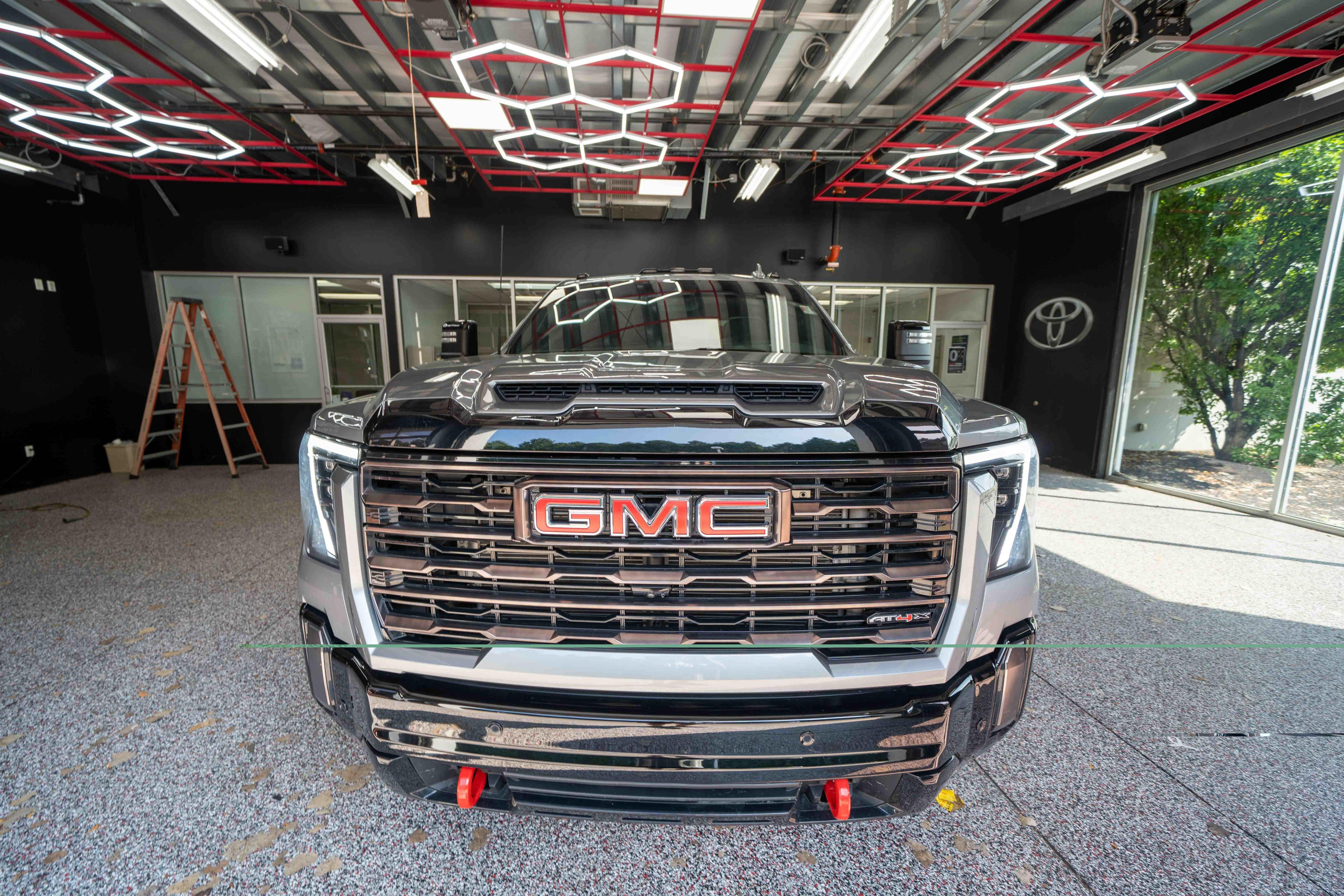 Used 2024 GMC Sierra 2500 AT4X AWD/4WD image 6