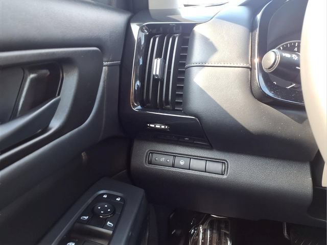 Used 2024 Nissan Pathfinder SV AWD/4WD image 15