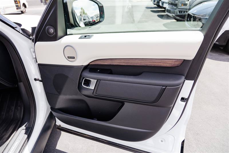 Used 2022 Land Rover Discovery S R-Dynamic AWD/4WD image 23