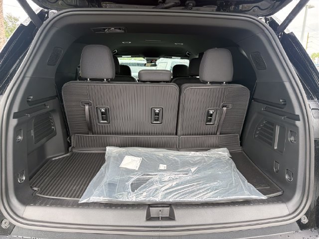 New 2027 Chevrolet Traverse LT w/ Midnight/Sport Edition FWD image 10