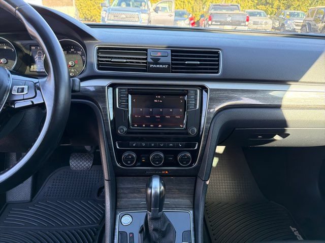 Used 2018 Volkswagen Passat 2.0T SE FWD image 30