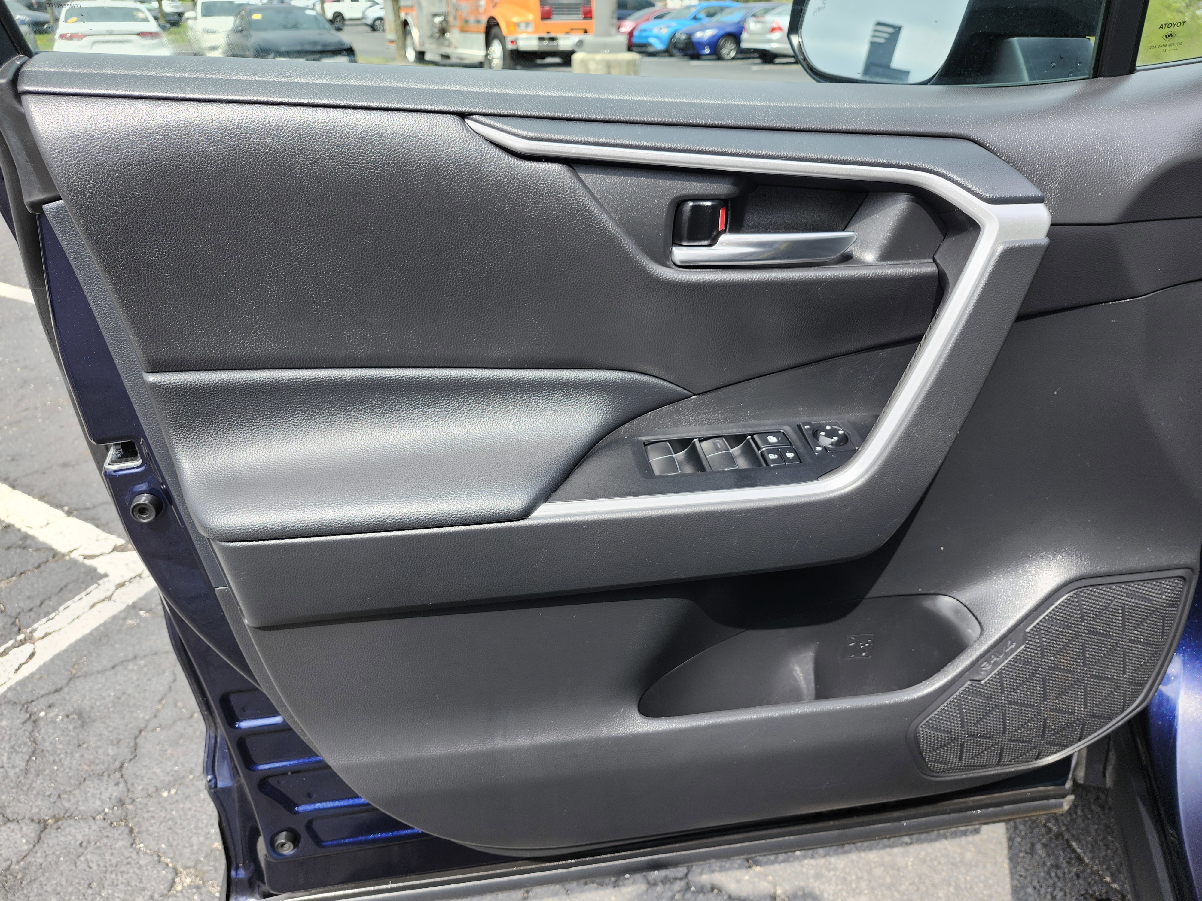 Used 2021 Toyota RAV4 XLE Premium AWD/4WD image 20