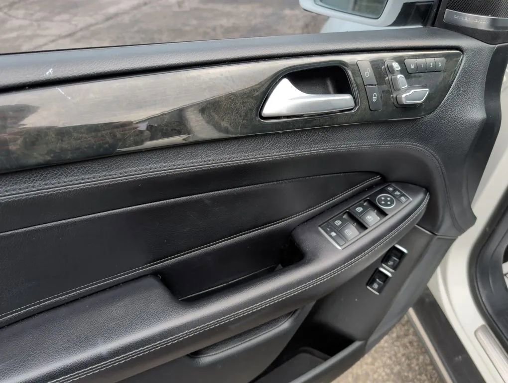 Used 2017 Mercedes-Benz GLE 550e image 19