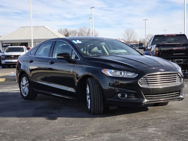 Used 2016 Ford Fusion SE w/ Equipment Group 202A image 16