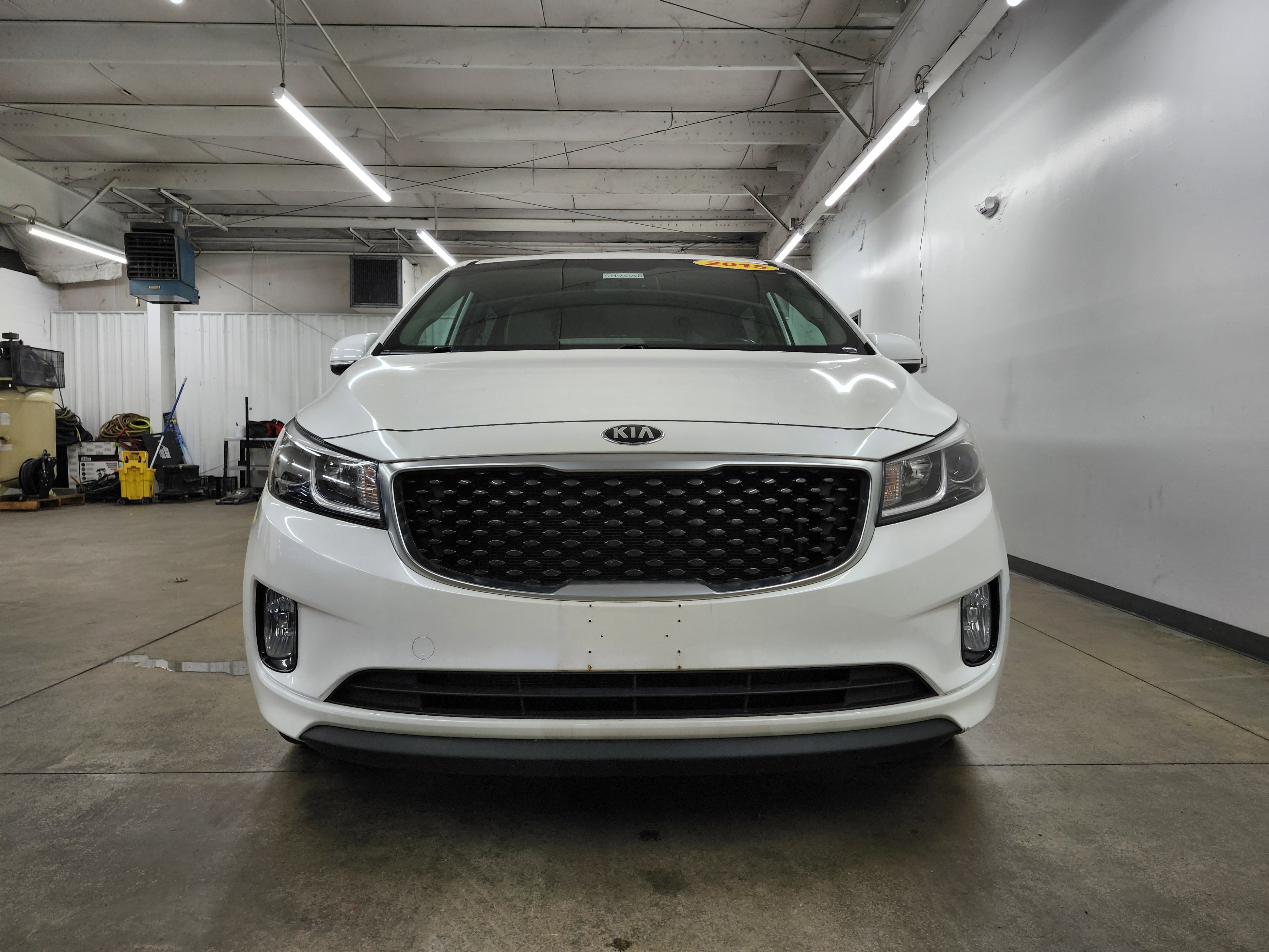 Used 2015 Kia Sedona SX image 32