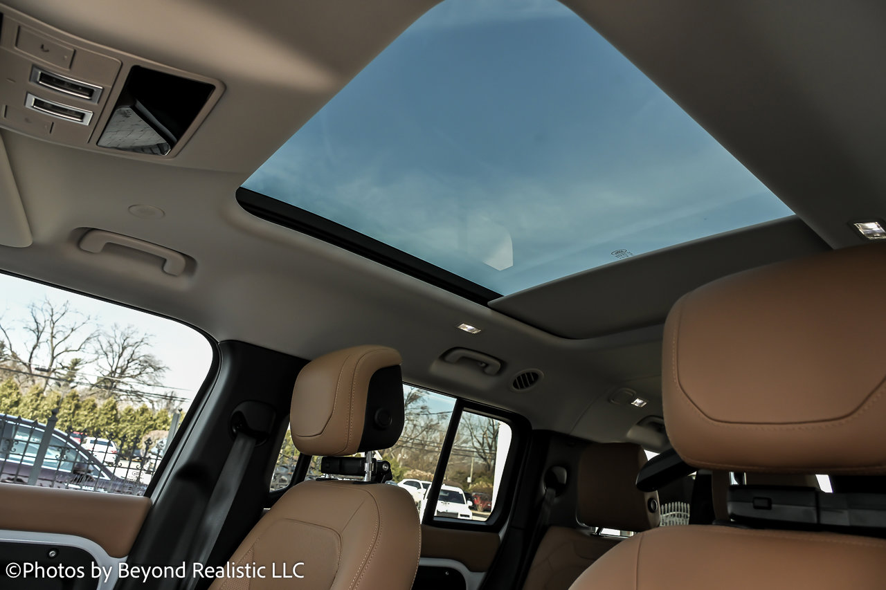 Used 2023 Land Rover Defender 130 SE image 26