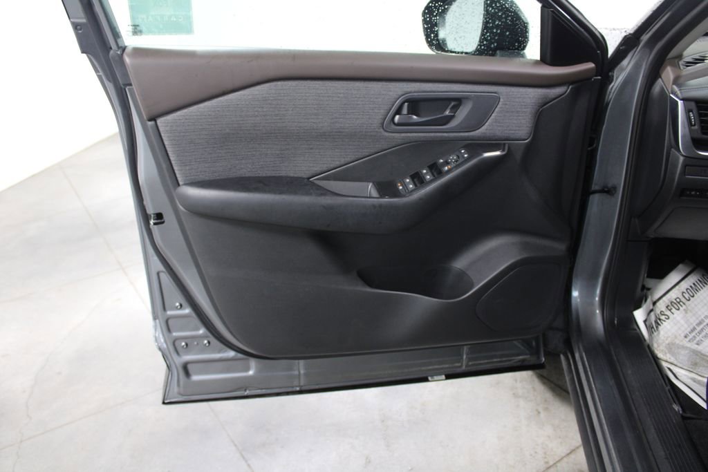 Used 2023 Nissan Rogue S image 22