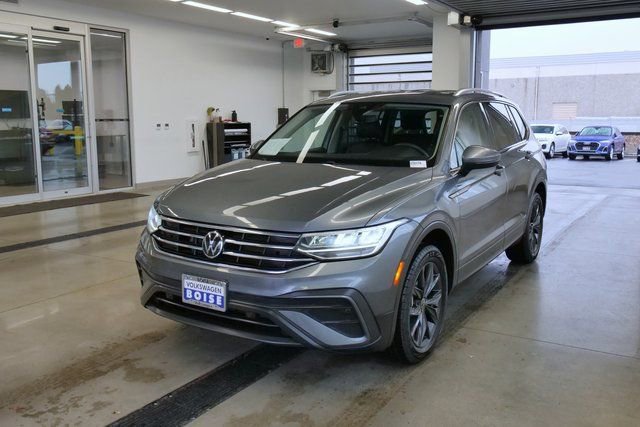 Used 2022 Volkswagen Tiguan SE image 3