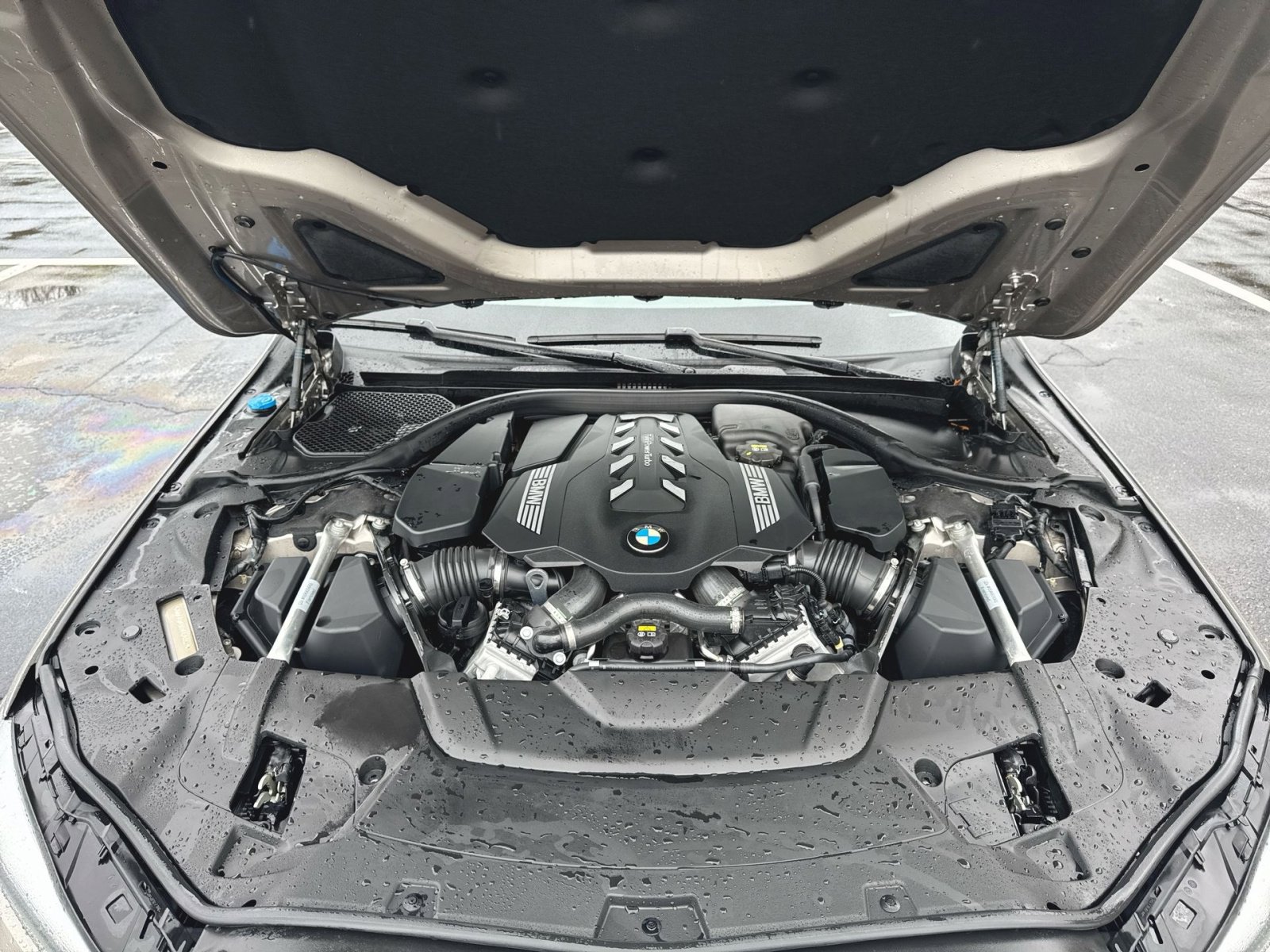 Used 2021 BMW 750i xDrive w/ Executive Package image 37