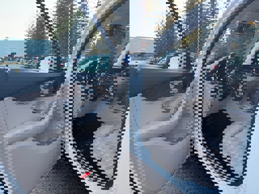 Used 2022 Mercedes-Benz GLC 300 4MATIC image 10