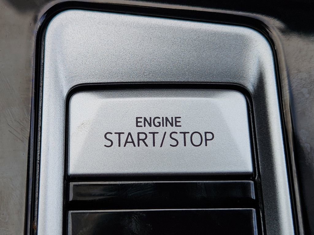 Used 2024 Volkswagen Atlas SEL Premium R-Line AWD/4WD image 25