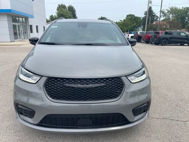 Used 2025 Chrysler Pacifica Limited FWD image 12