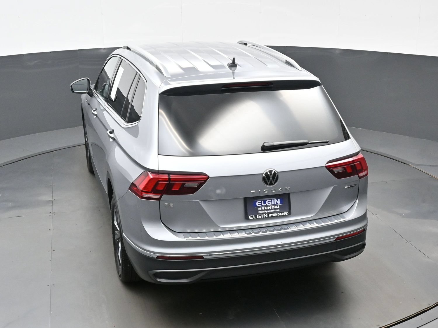Used 2022 Volkswagen Tiguan SE AWD/4WD image 36