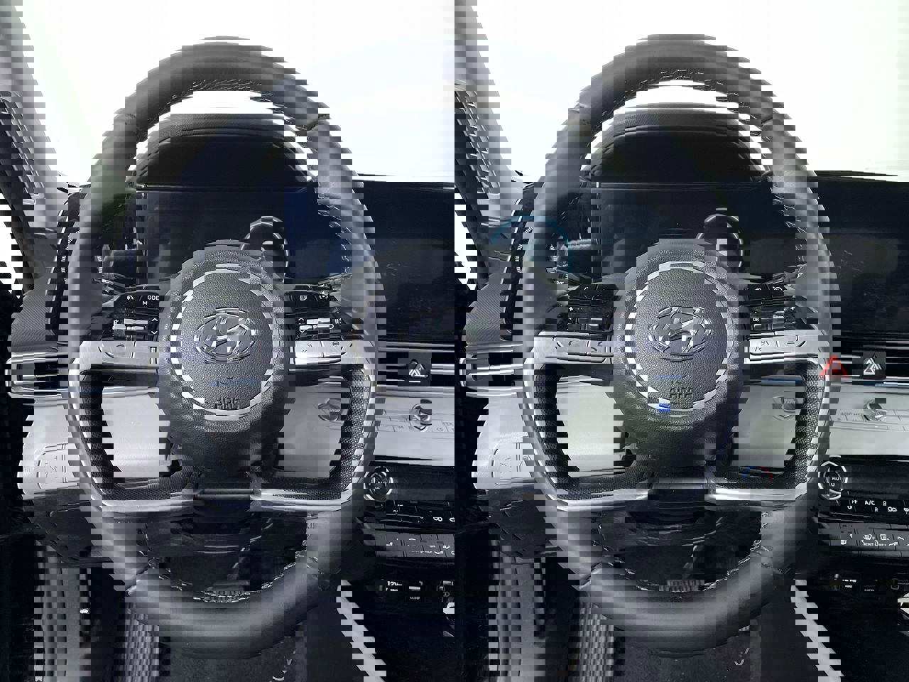 Used 2023 Hyundai Elantra Limited image 13