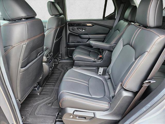 Used 2025 Honda Pilot TrailSport image 17