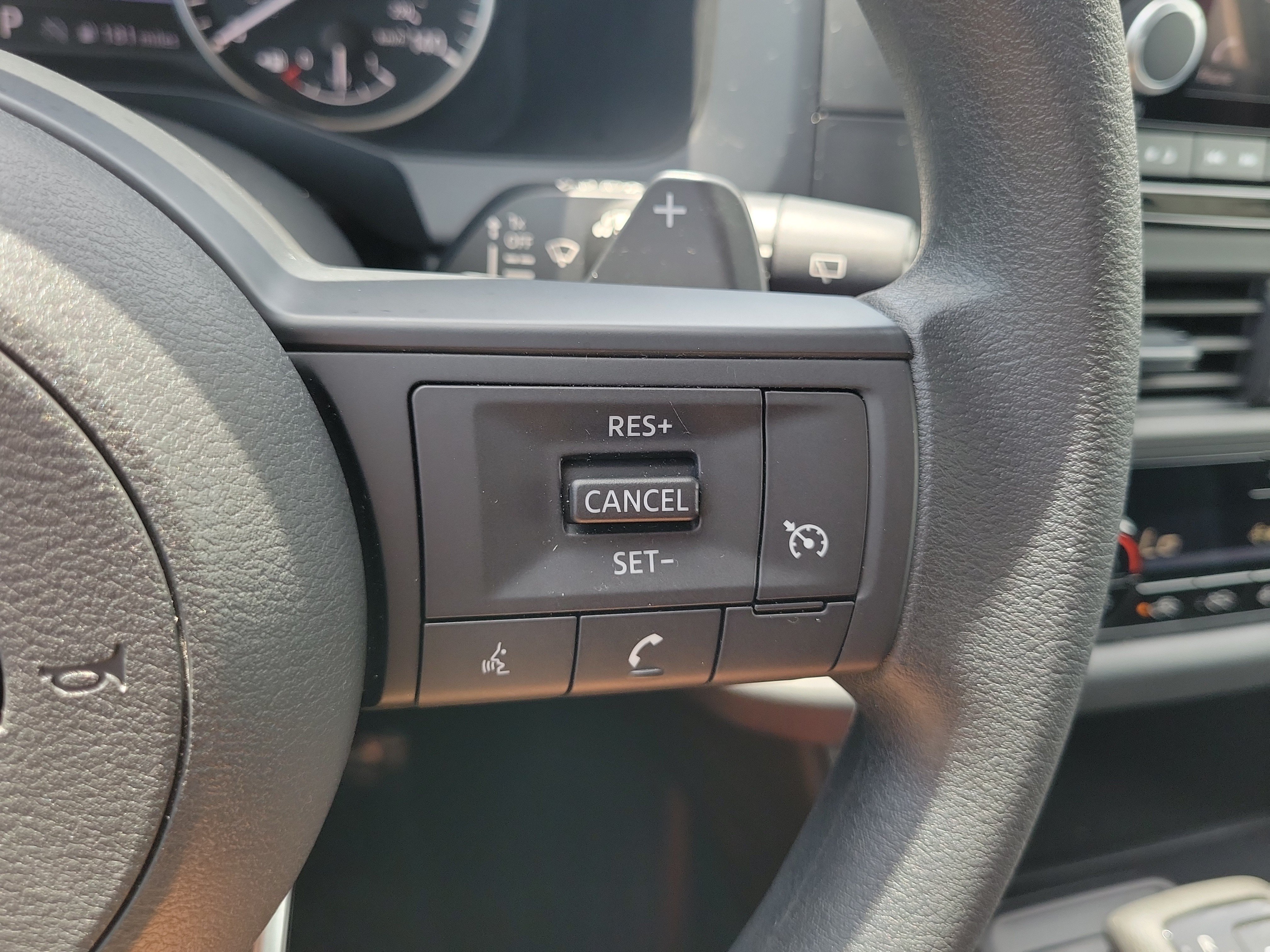 Used 2025 Nissan Pathfinder S FWD image 24