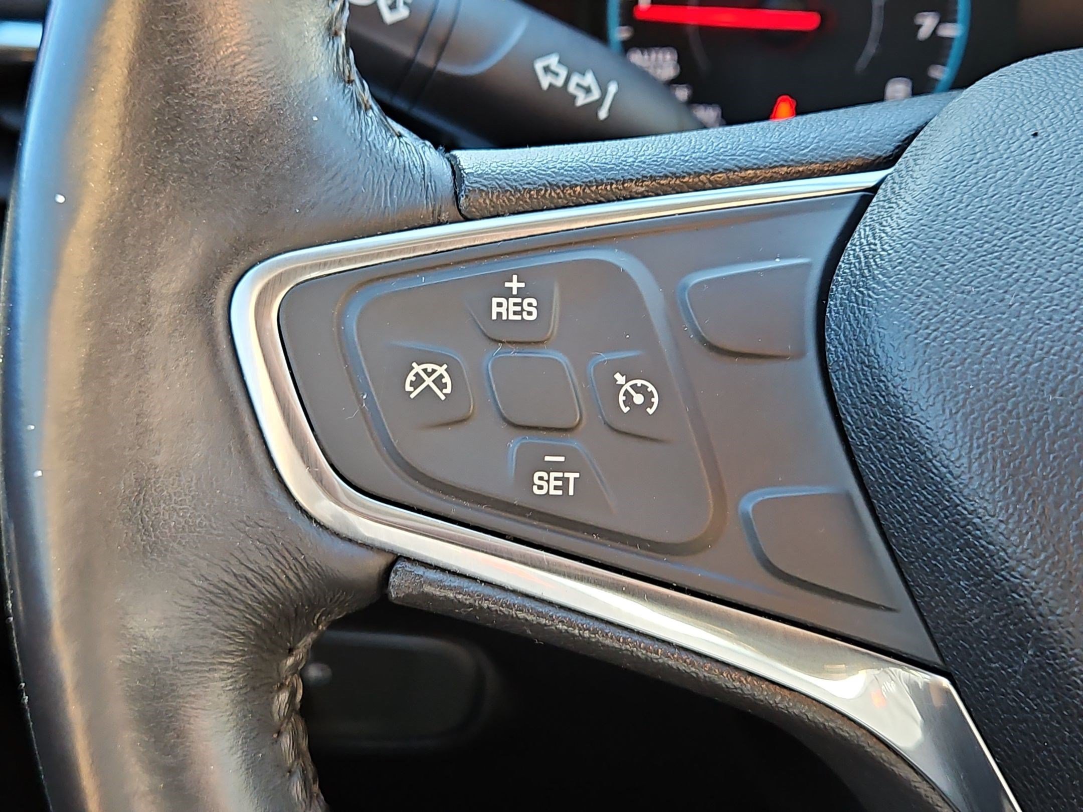 Certified 2018 Chevrolet Equinox LT FWD image 16