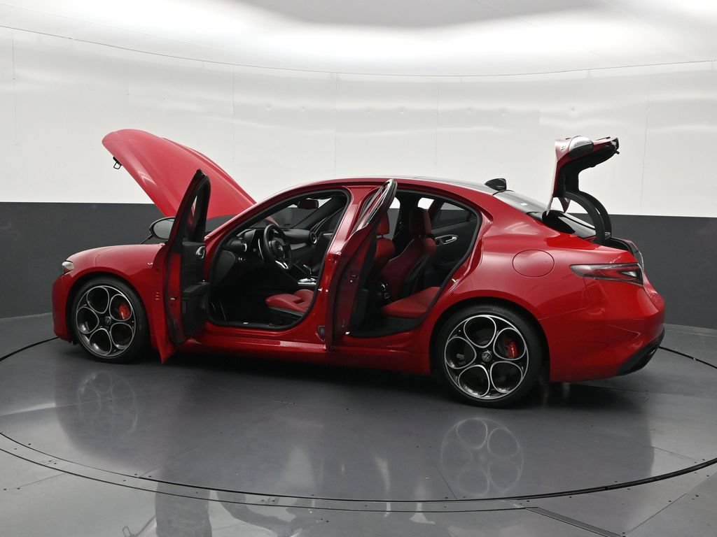 Used 2025 Alfa Romeo Giulia w/ Veloce Package Rwd image 35