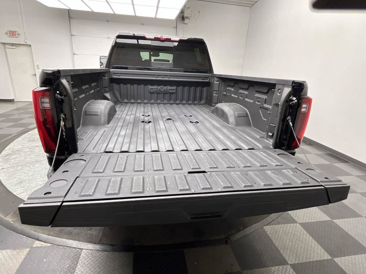 Certified 2026 GMC Sierra 2500 Denali w/ Denali Reserve Package AWD/4WD image 35