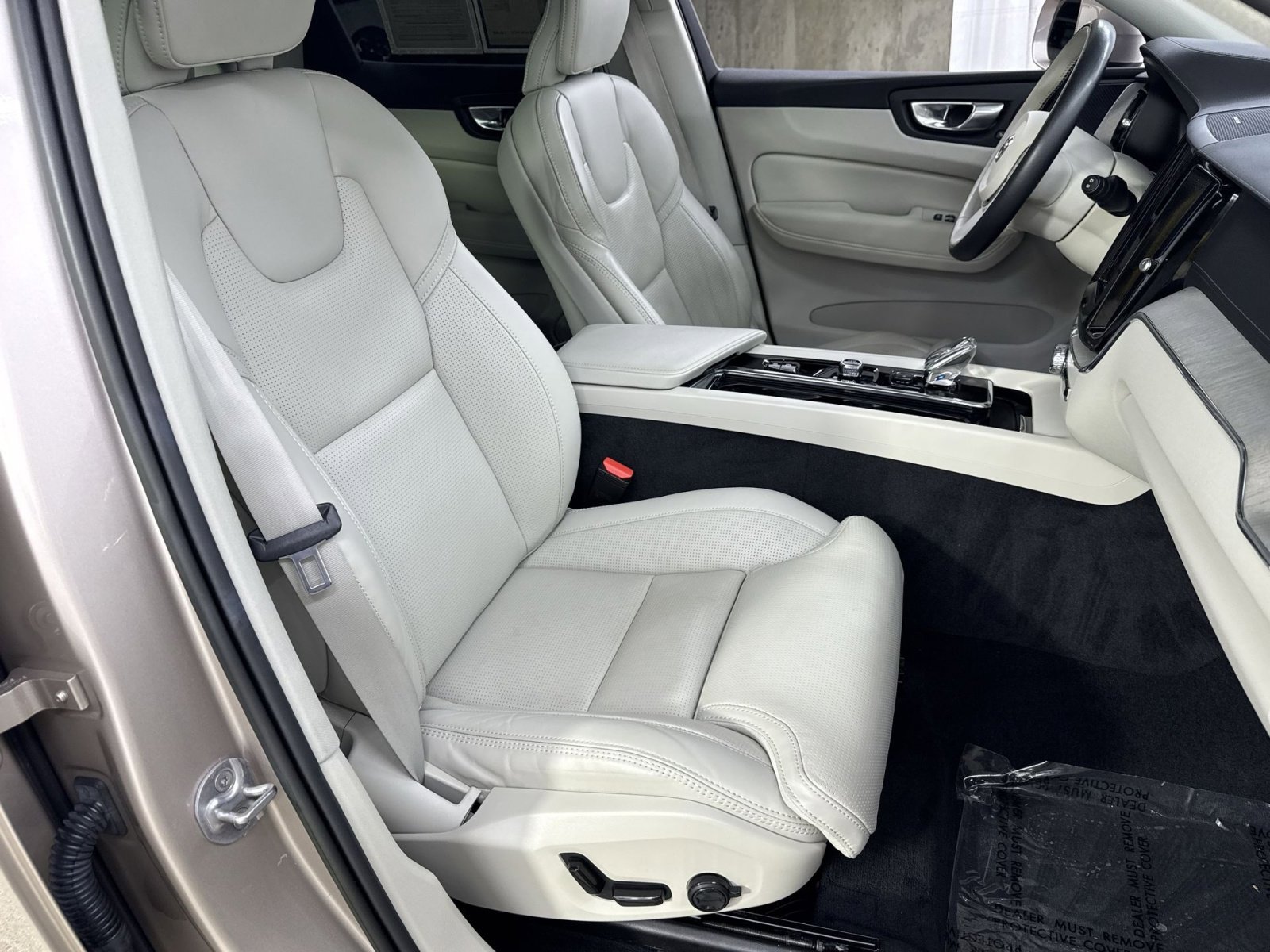 Used 2023 Volvo XC60 B6 Ultimate w/ Protection Package Premier image 32