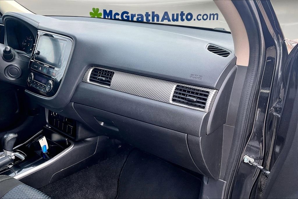 Used 2017 Mitsubishi Outlander SE image 24