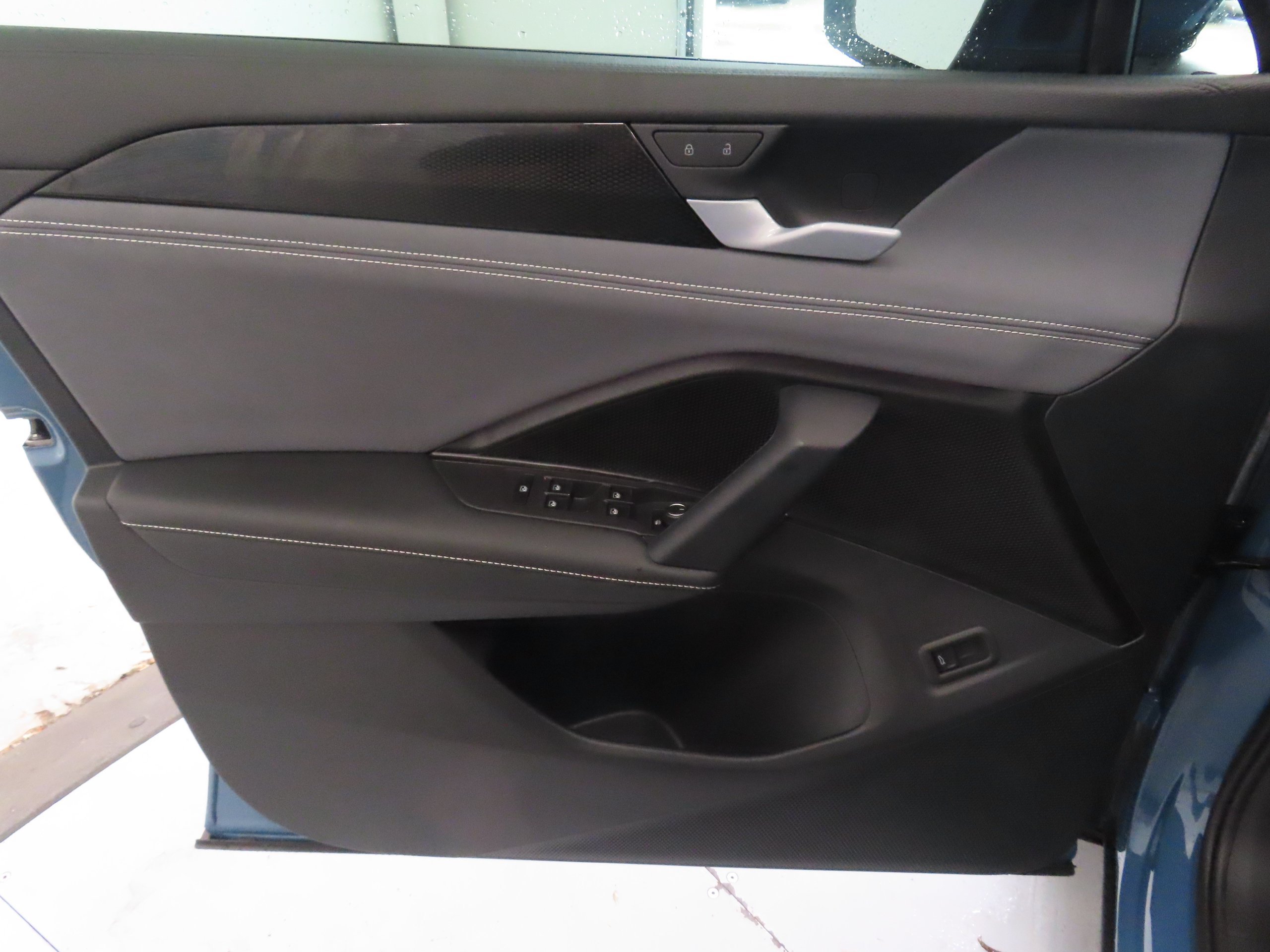 New 2026 Volkswagen Tiguan SE FWD image 10