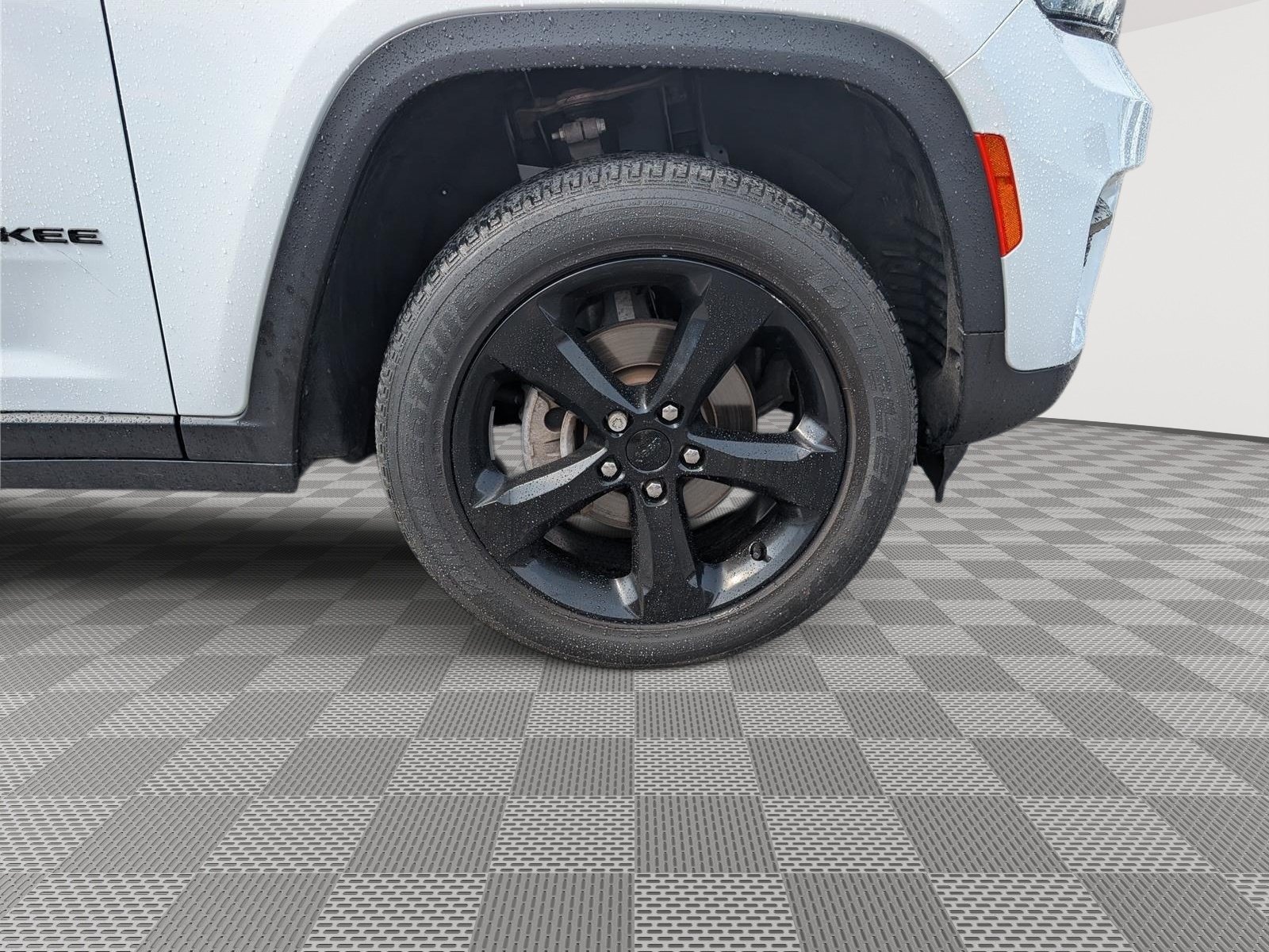 Used 2023 Jeep Grand Cherokee Altitude AWD/4WD image 9