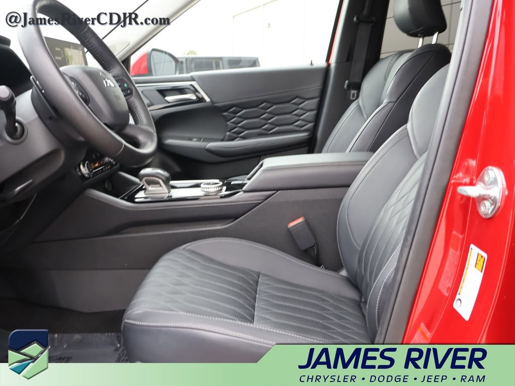 Used 2025 Mitsubishi Outlander SEL image 23