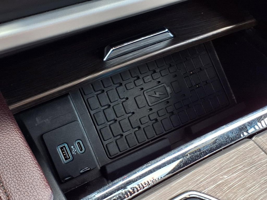 Used 2023 Ford Expedition Limited image 9