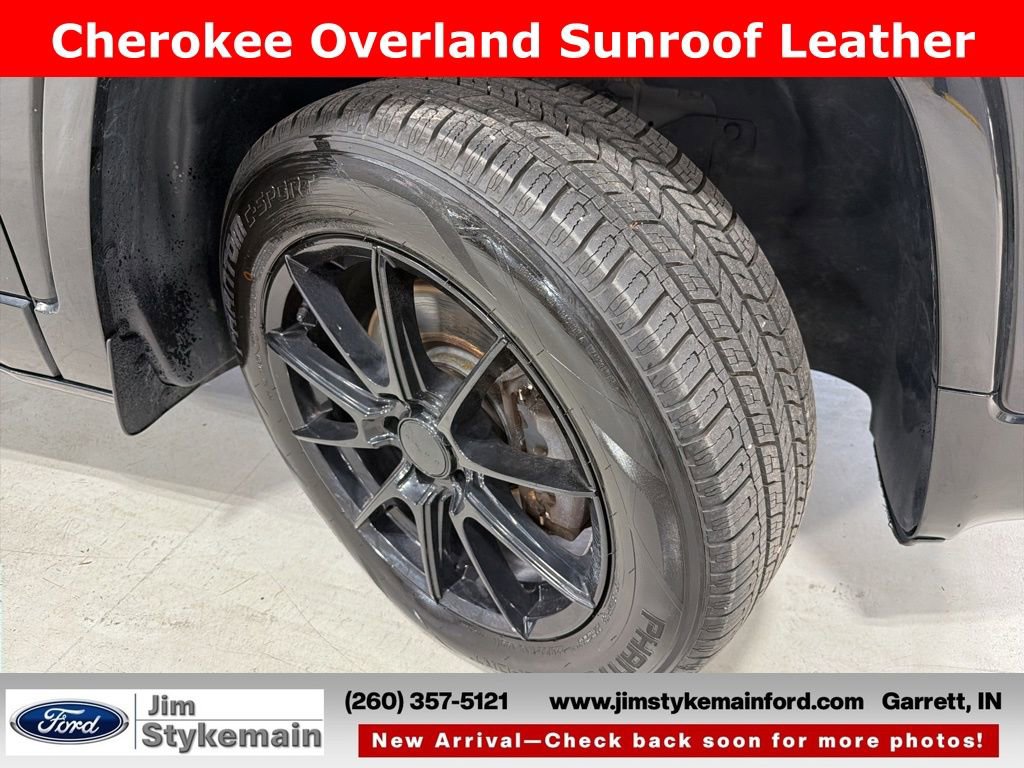 Used 2016 Jeep Cherokee Overland AWD/4WD image 11