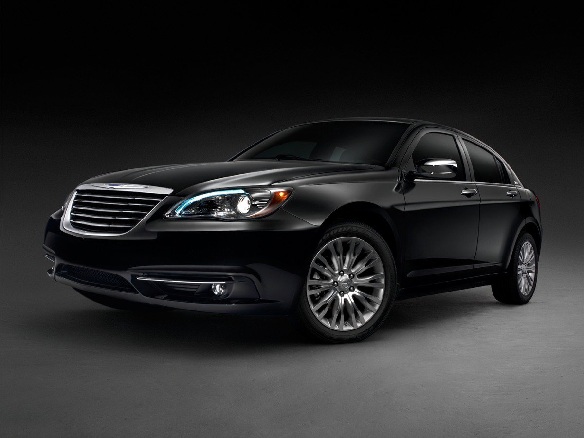 Used 2013 Chrysler 200 Touring FWD image 1