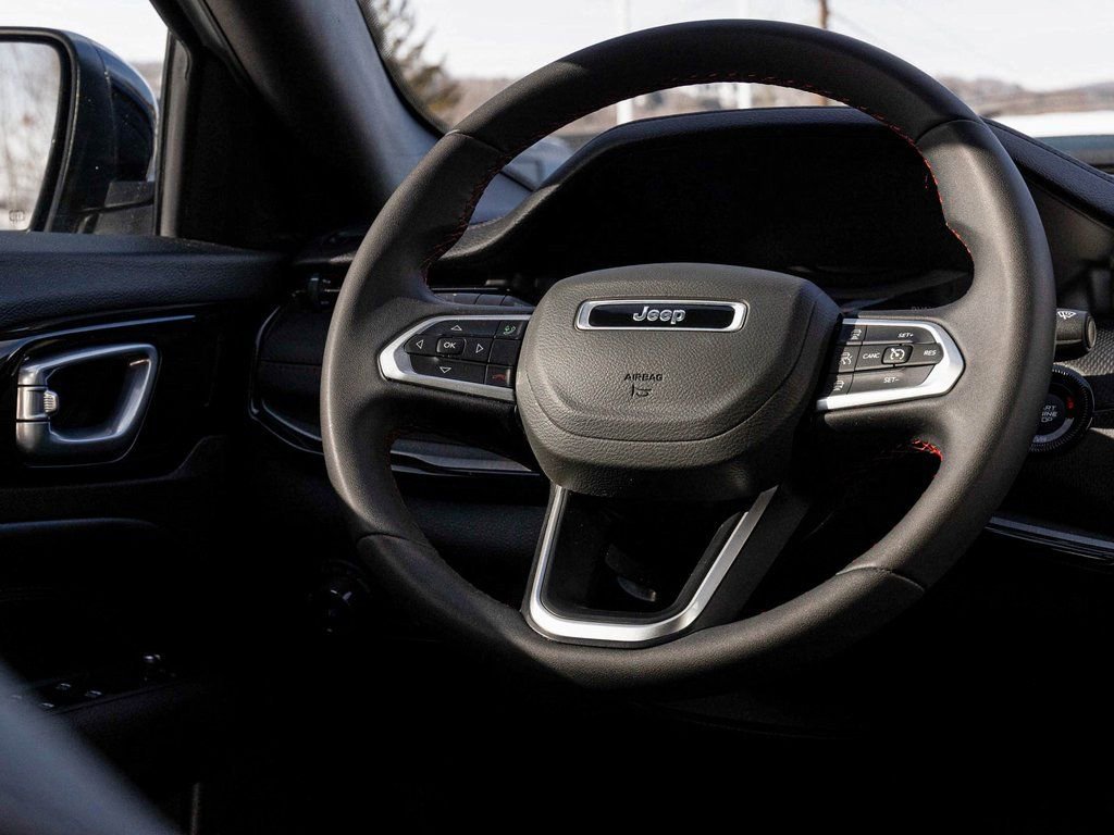 Used 2025 Jeep Compass Trailhawk image 24