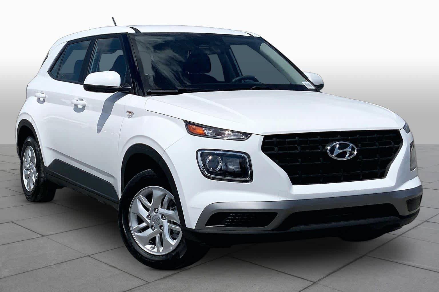 Used 2025 Hyundai Venue SE image 3