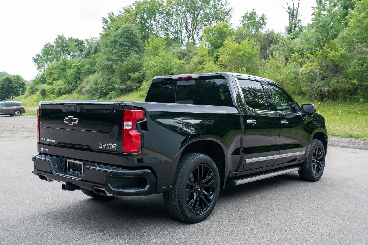 Used 2023 Chevrolet Silverado 1500 High Country w/ High Country Premium Package AWD/4WD image 3
