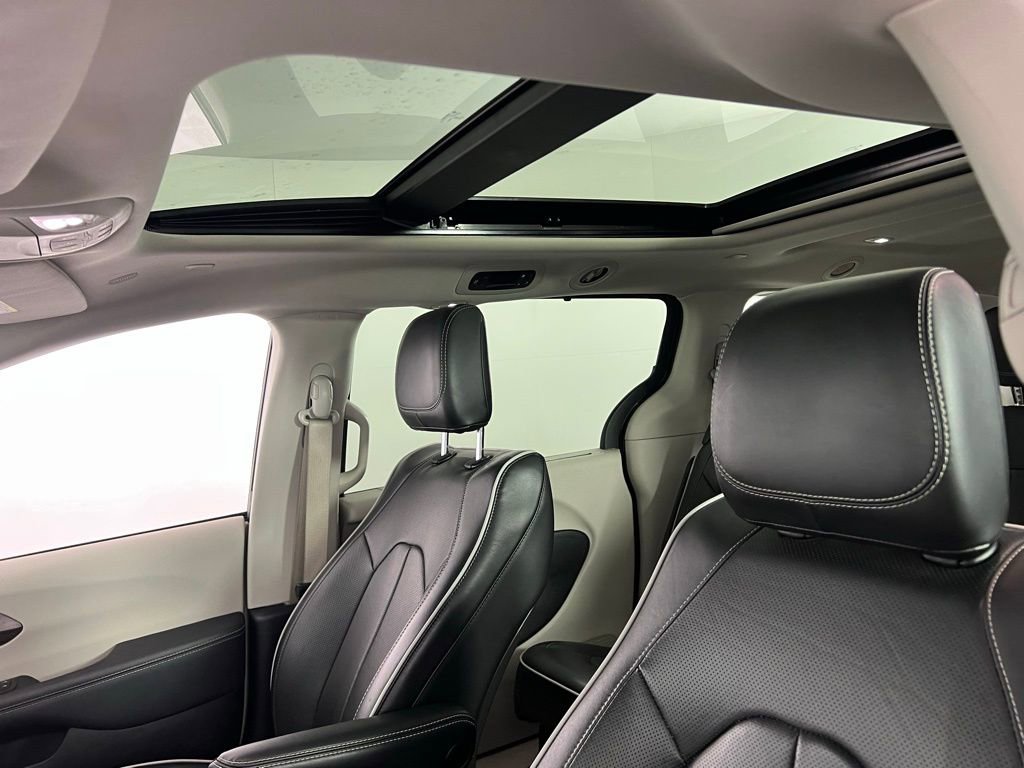 Certified 2024 Chrysler Pacifica Limited image 23