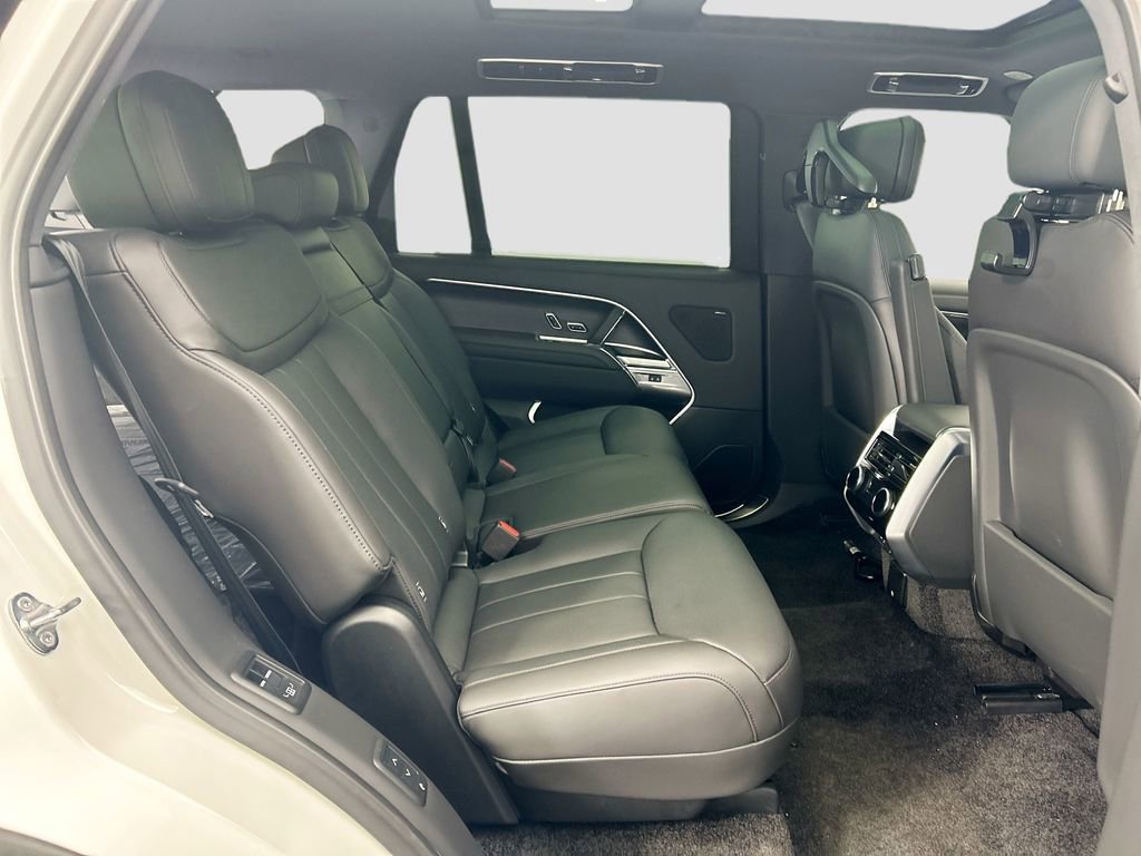 New 2026 Land Rover Range Rover Long Wheelbase SE image 22