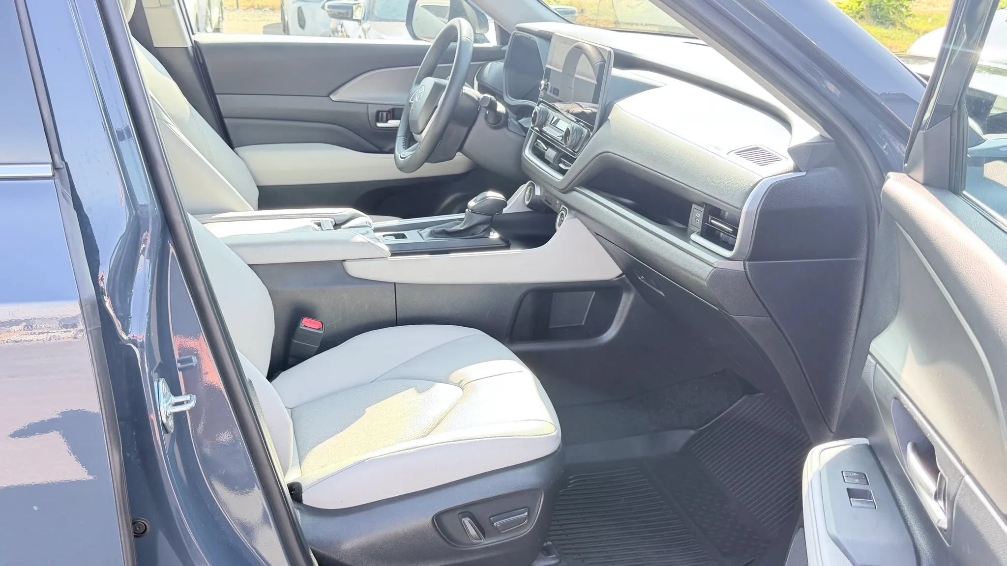 Used 2025 Toyota Grand Highlander AWD Hybrid image 16