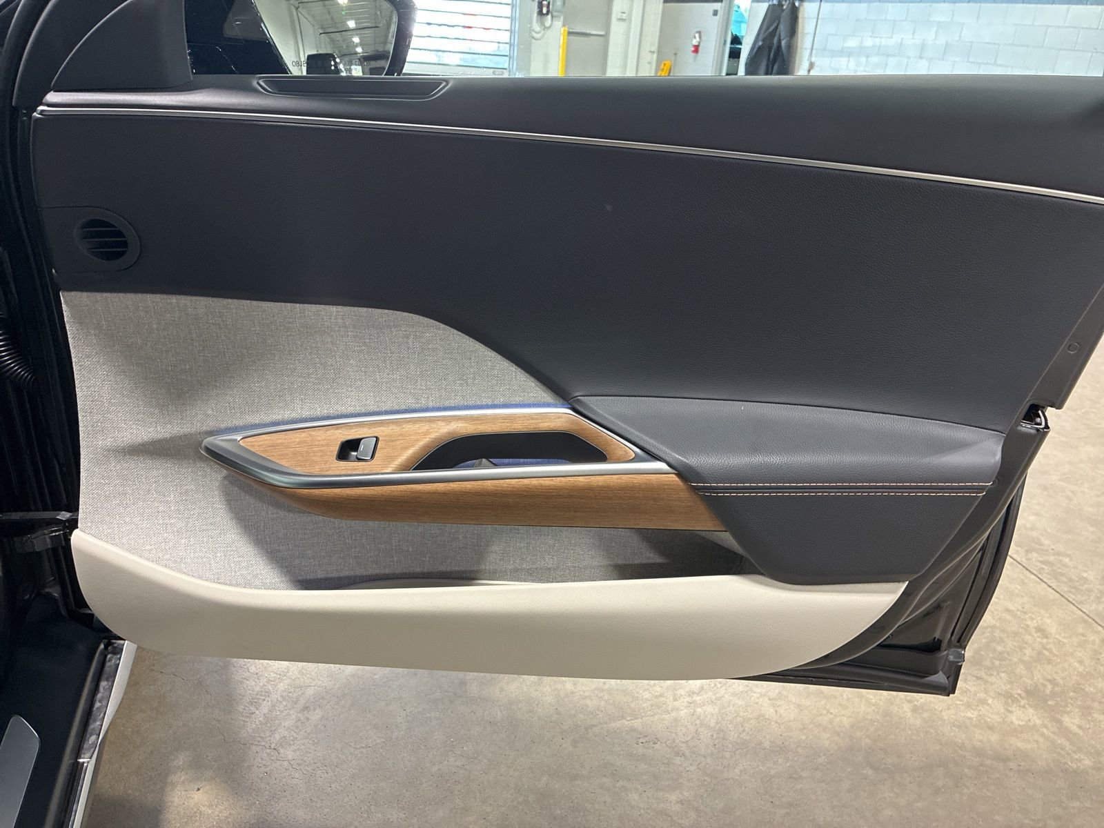 Used 2025 Lucid Air Touring image 26