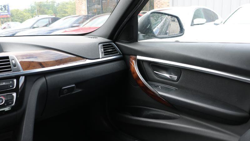 Used 2017 BMW 330e RWD image 17