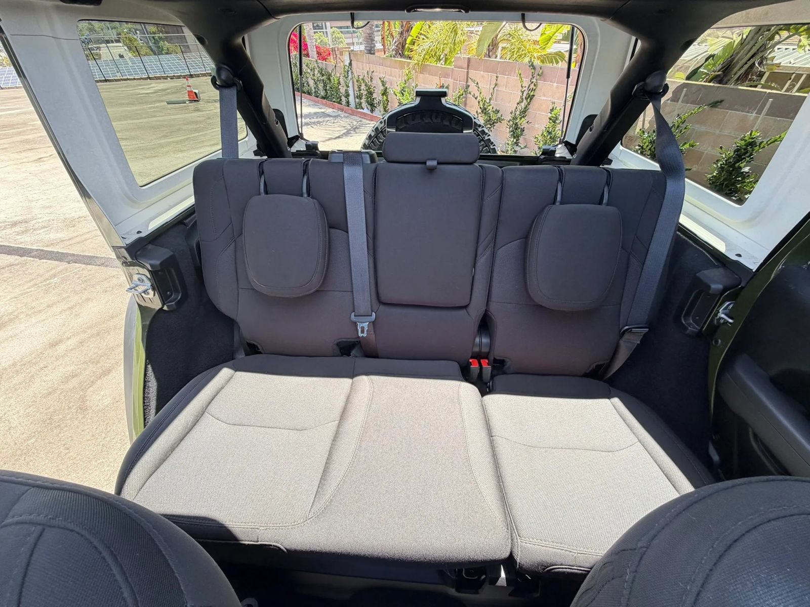 Used 2023 Jeep Wrangler Unlimited w/ Sun & Screen Package AWD/4WD image 28