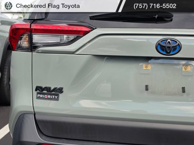 Used 2022 Toyota RAV4 XLE Premium AWD/4WD image 7