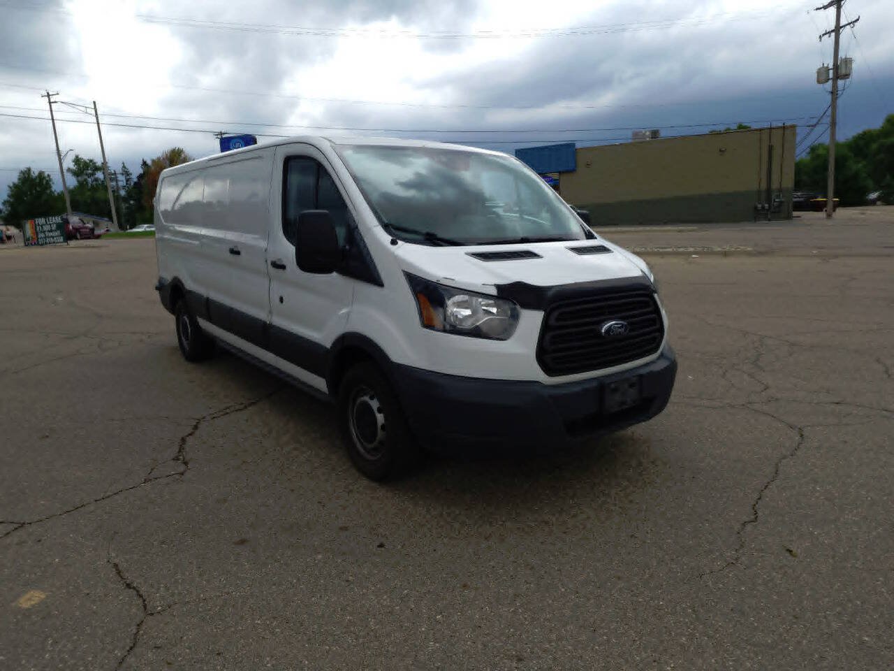 Used 2018 Ford Transit 250 148 Low Roof RWD image 2