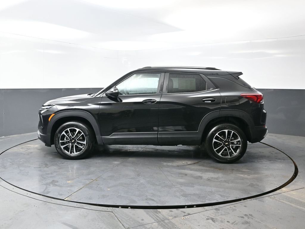 Used 2025 Chevrolet TrailBlazer LT w/ Driver Confidence Package image 11