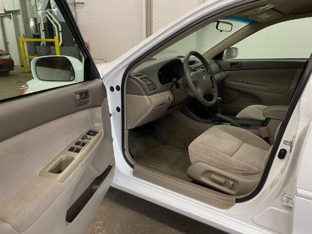 Used 2003 Toyota Camry LE image 9