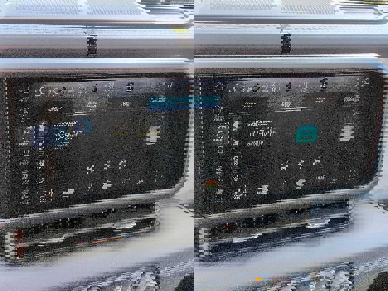 Used 2025 Jeep Wrangler Sahara image 16