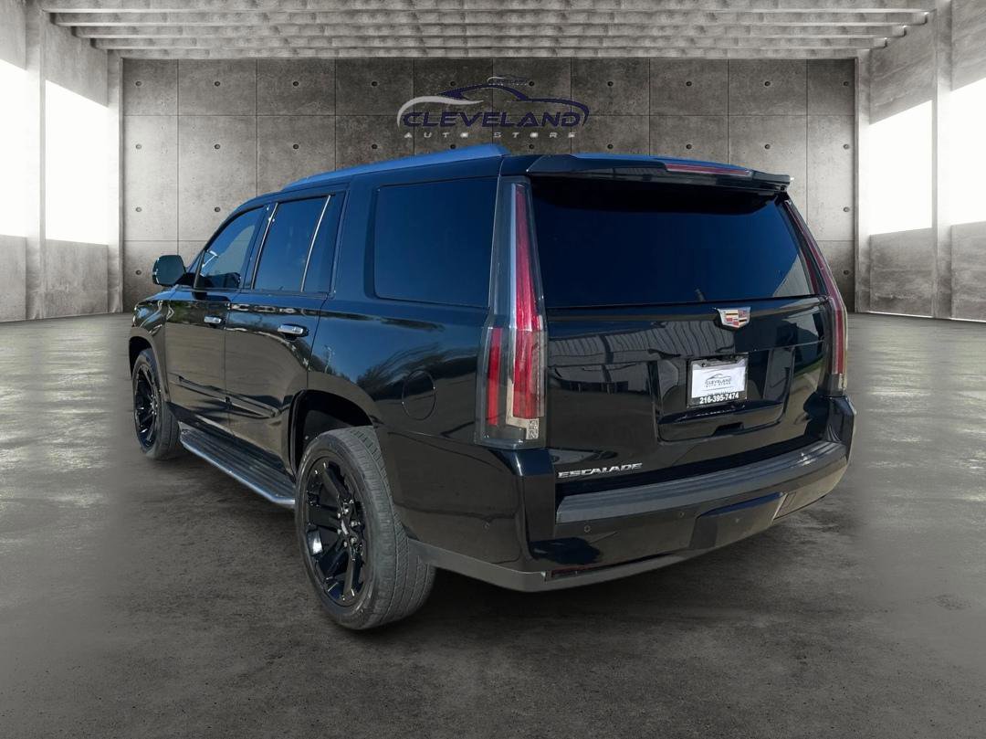 Used 2019 Cadillac Escalade Luxury w/ Escalade Sport Edition AWD/4WD image 5