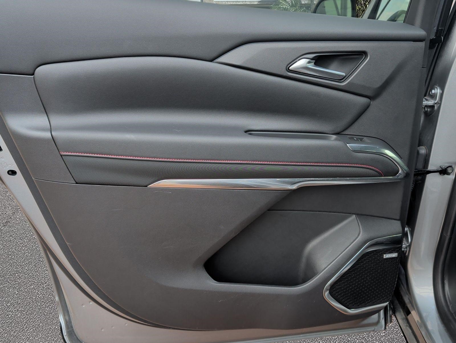 Used 2025 Chevrolet Traverse RS FWD image 23