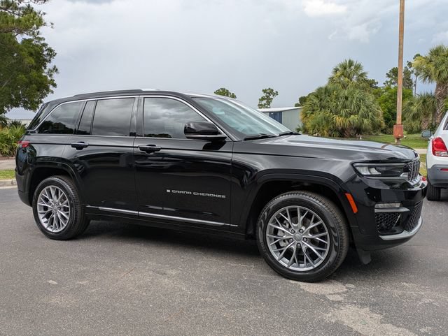 Certified 2023 Jeep Grand Cherokee Summit w/ Luxury Tech Group V AWD/4WD image 1
